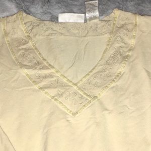 Beige V-neck 3/4 sleeve shirt Petite